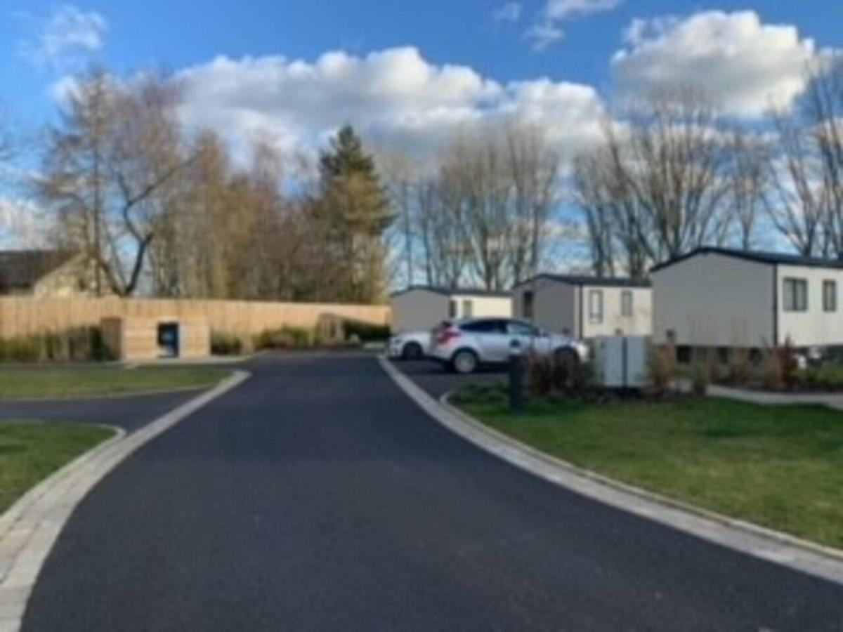 Captivating Bluebell Lodge 2-Bed Cotswolds Caravan Cirencester Exterior photo